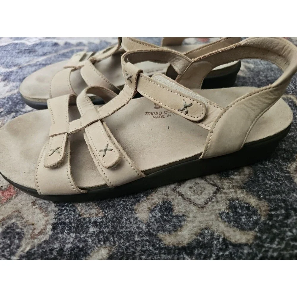 SAS beige suede